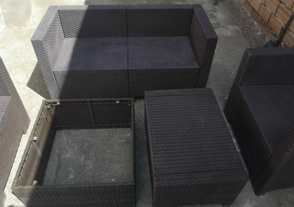 Градински комплект мебели