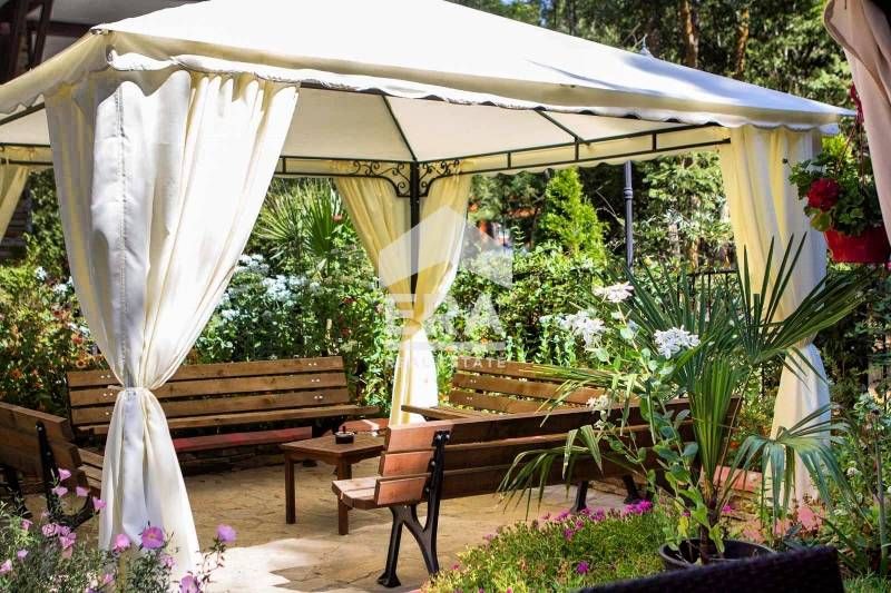 Студио с гледка към басейна в Приморско