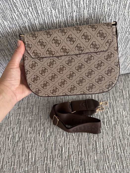 Нова чанта на Guess