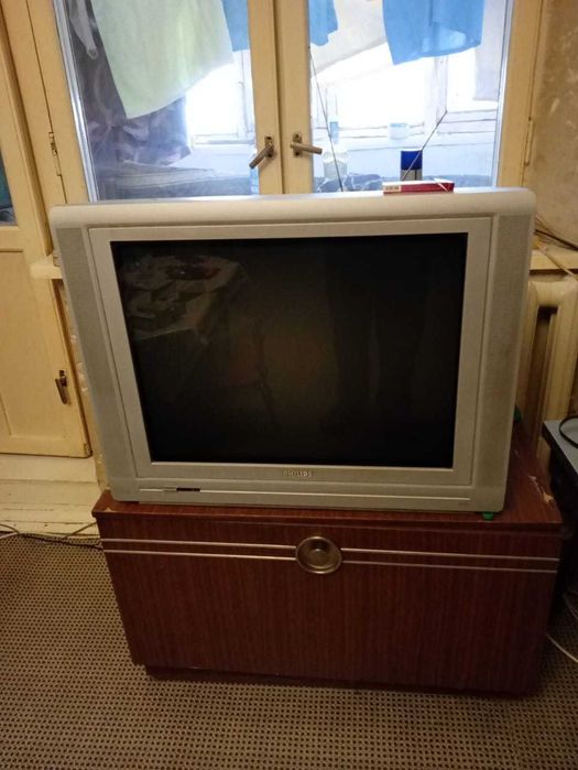 Продаю 2 телевизора и холодильник б\у