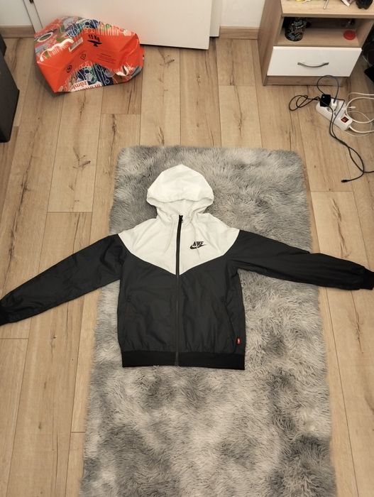Geaca Nike alb-negru