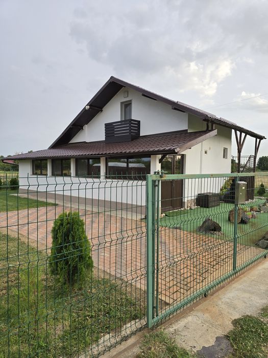 Vând casa Suseni complet mobilata