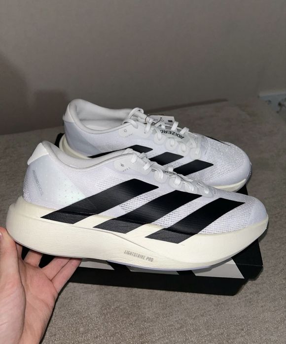 Adidas кроссовки оригинал. Размер 40.5