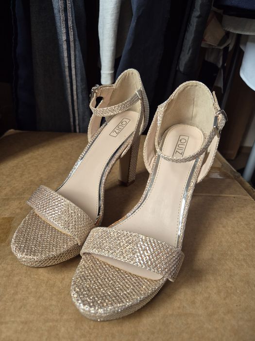 Елегантни дамски обувки