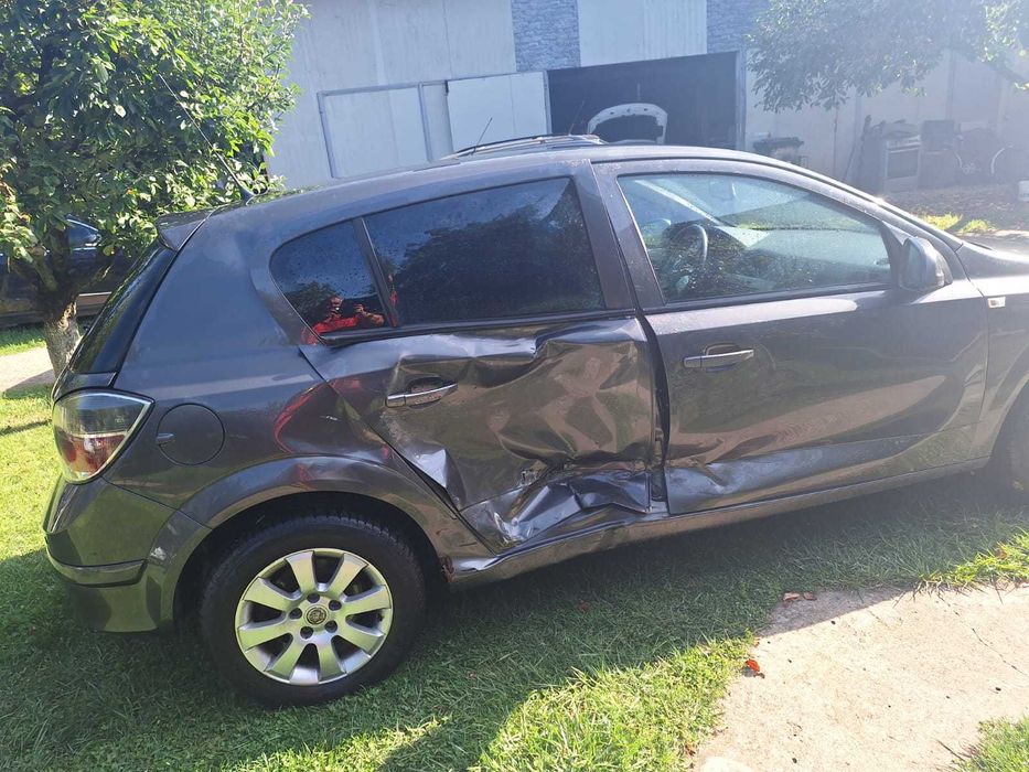 Opel Astra 2012 1.6 Usor Avariat
