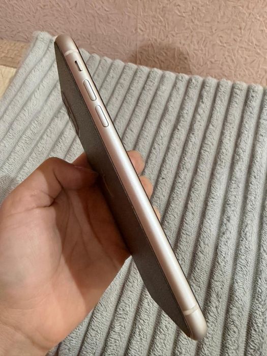 Айфон 11 /64 ГБ.