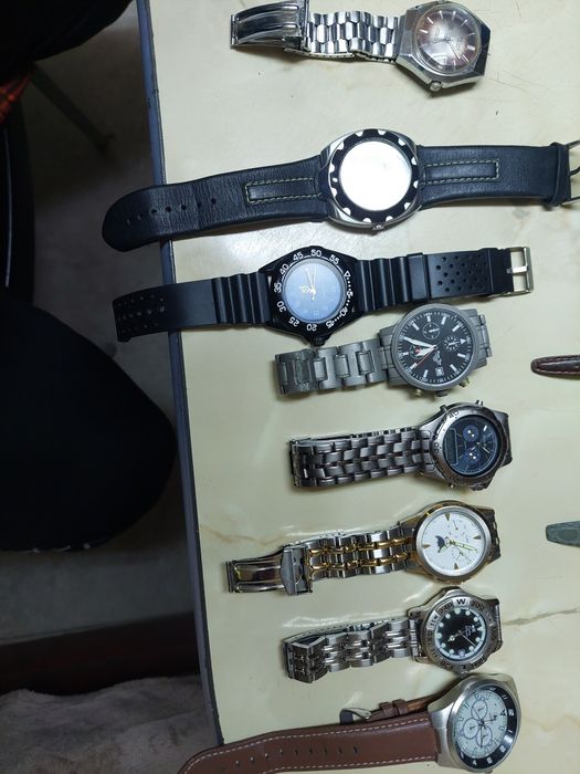 Vand ceasuri diferite .