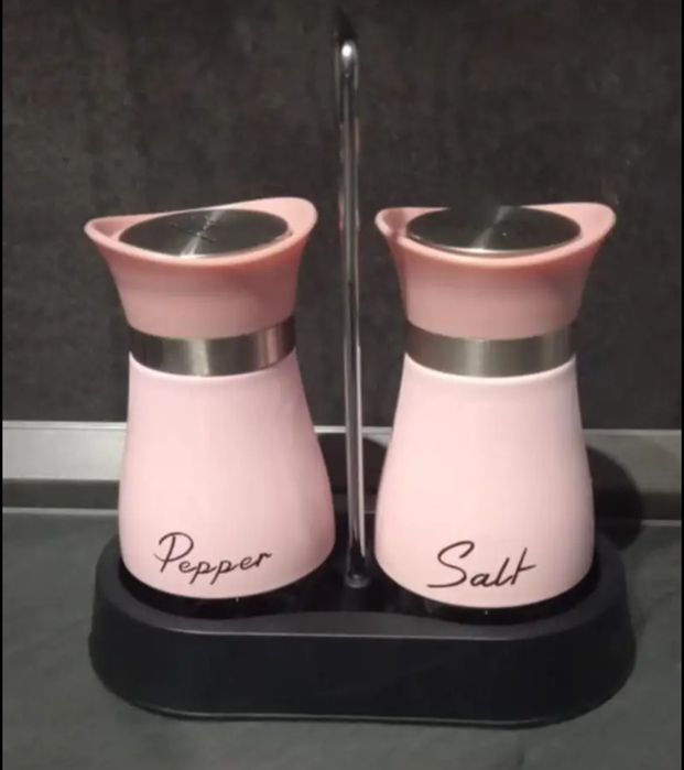 Солонки , перец и сольница .