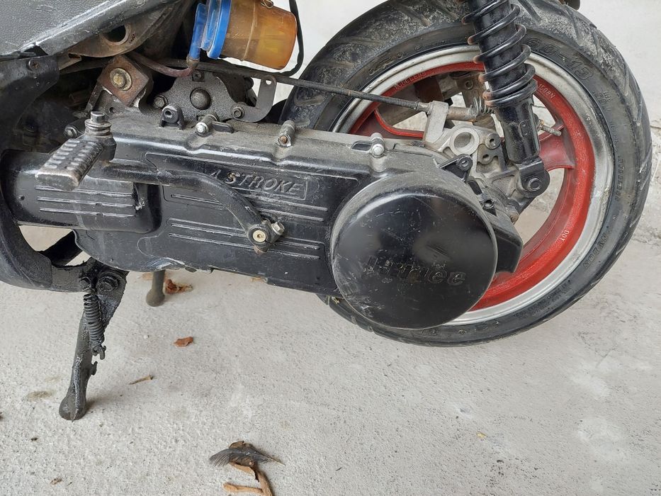 Benzinli skuter sotiladi 150cc