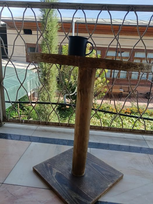 Декоративный стол ручной работы.