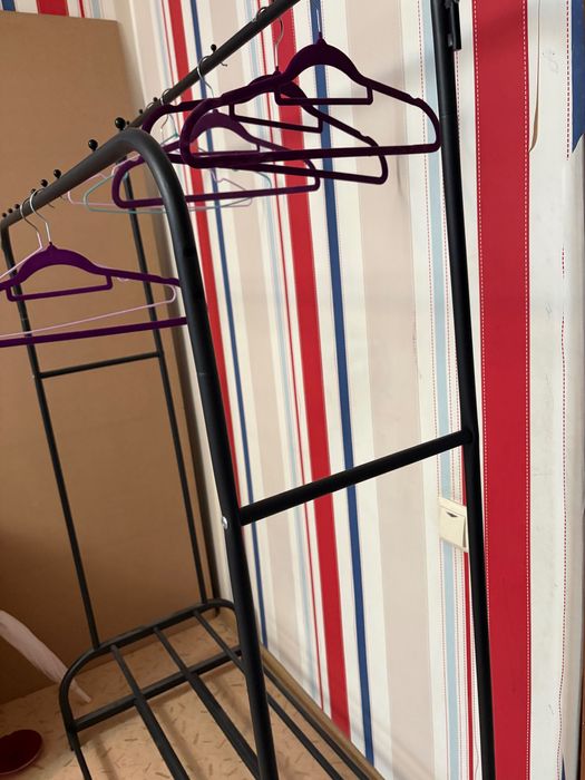 Вешалка напольная с плечиками