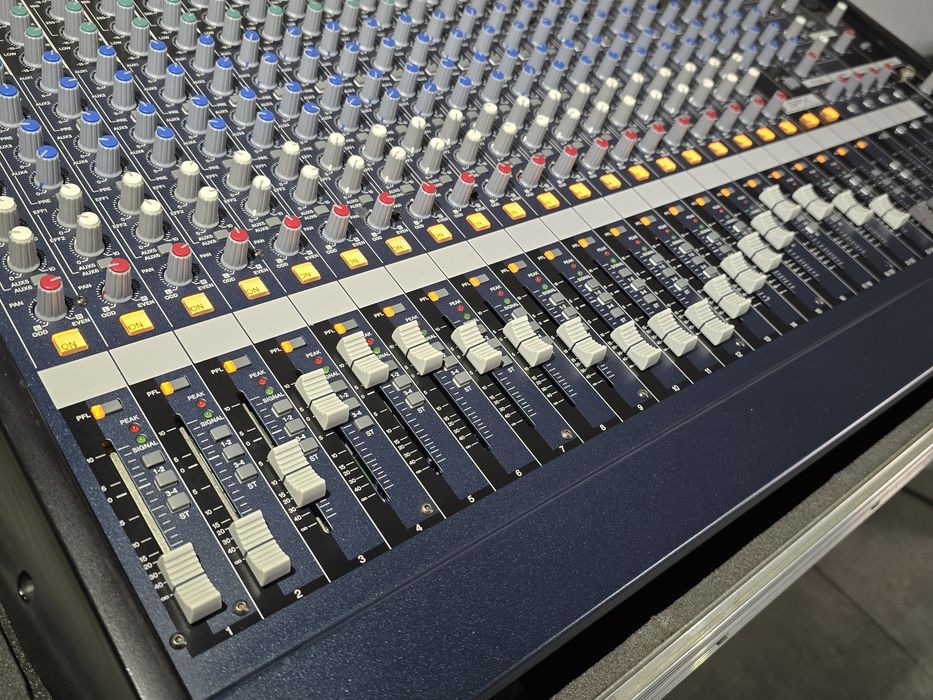 Mixer audio YAMAHA MG 24/14 FX ,cu efecte ,phantom 48v, case THON