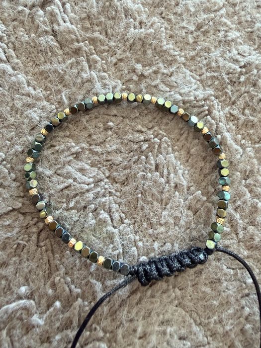 Bratara cu bile de aur