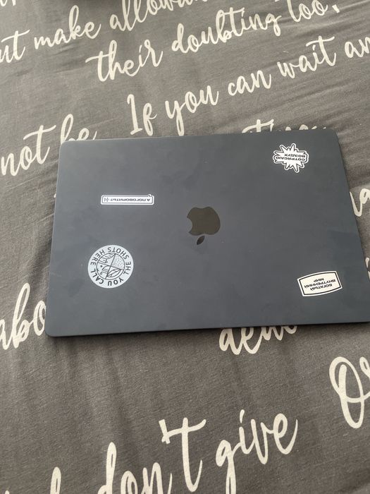 macbook air16 2025