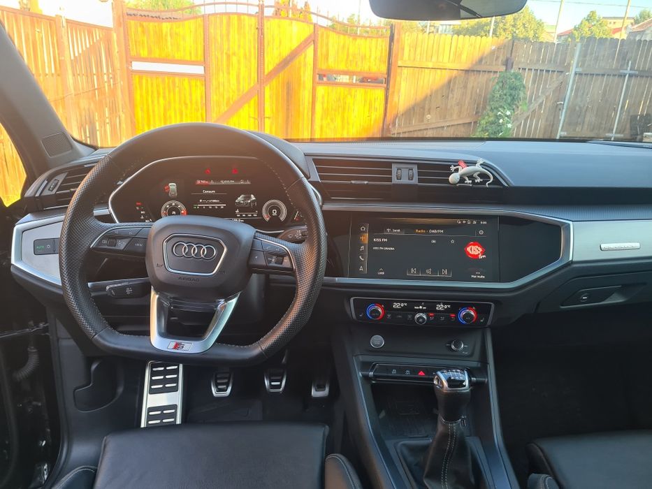 Audi q3 2019 advanced s-line