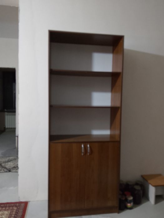 Продам стол и шкаф-стеллаж