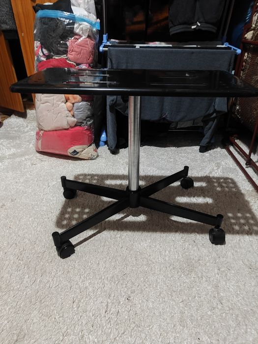 Телевизор LG с подставкой