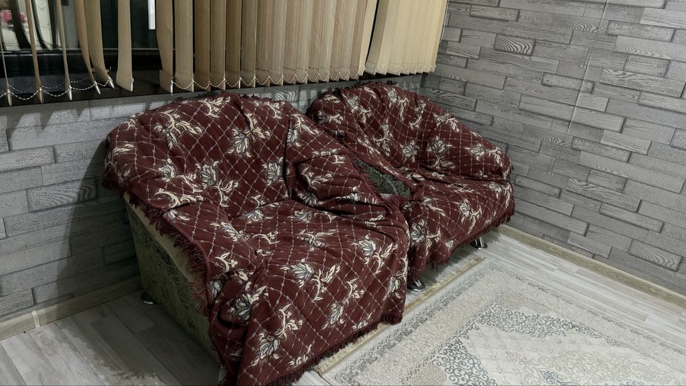 Кресло 2 штук. Целые. Мягкие. Без порезов