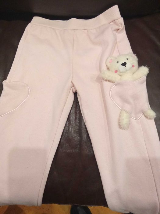 Ватиран розов  екип с мечета 8-9 г.- 16 евро.