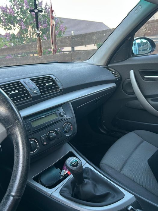 De vanzare, BMW 1