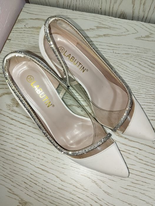 Tufli yangi umuman kuyilmagan