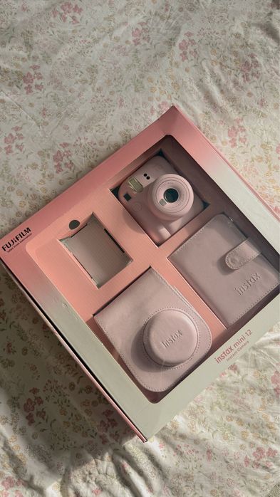 Продам INSTAX MINI 12 в розовом цвете