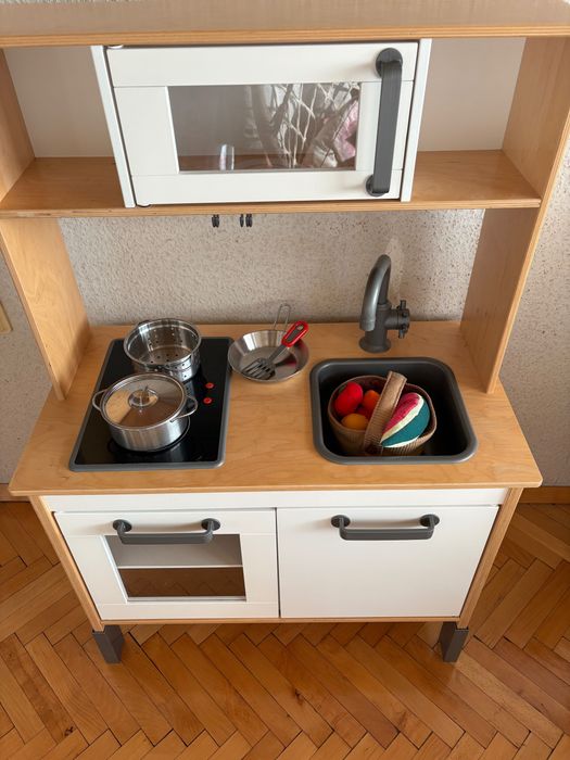 Детска дървена кухня ИКЕА плюс играчки