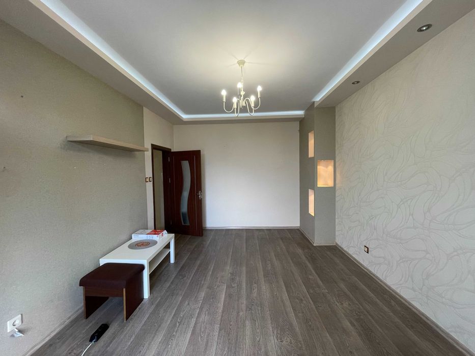 Дава се под наем Тристаен апартамент в Варна, Червен площад - 70 кв.м за 443.7 € - Снимка #13