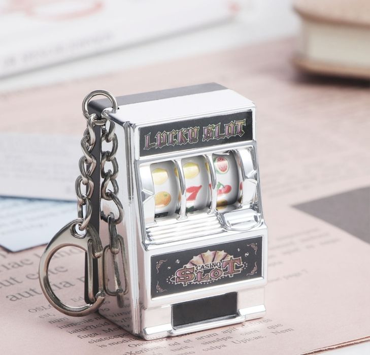 Слот машинка ключодържател