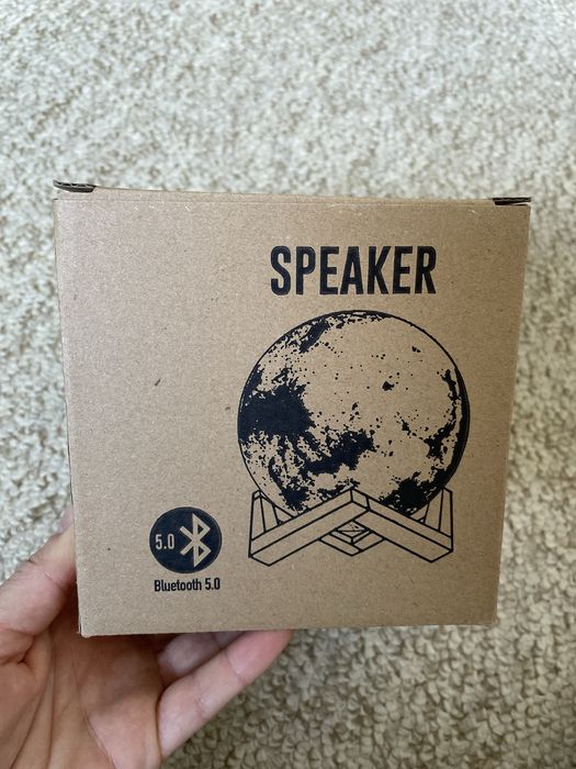 Lampa wireless cu boxa