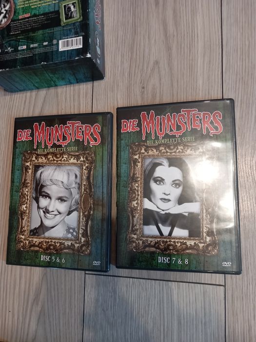 Vand 14 DVD-uri Munsters Serie complecta