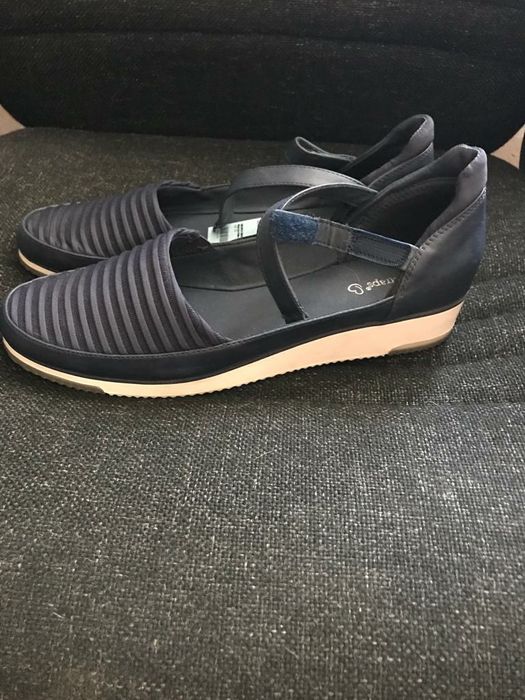 Продам туфельки на танкетке