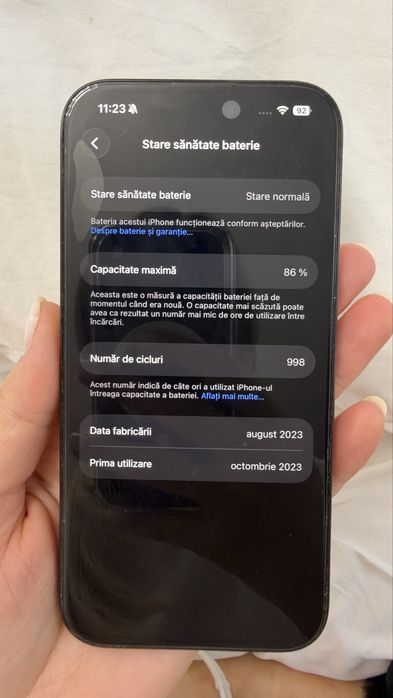 iPhone 15 Pro 128 GB, negru, + 3 huse incluse