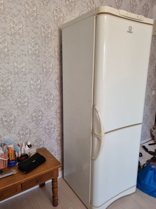 Холодильник Indesit