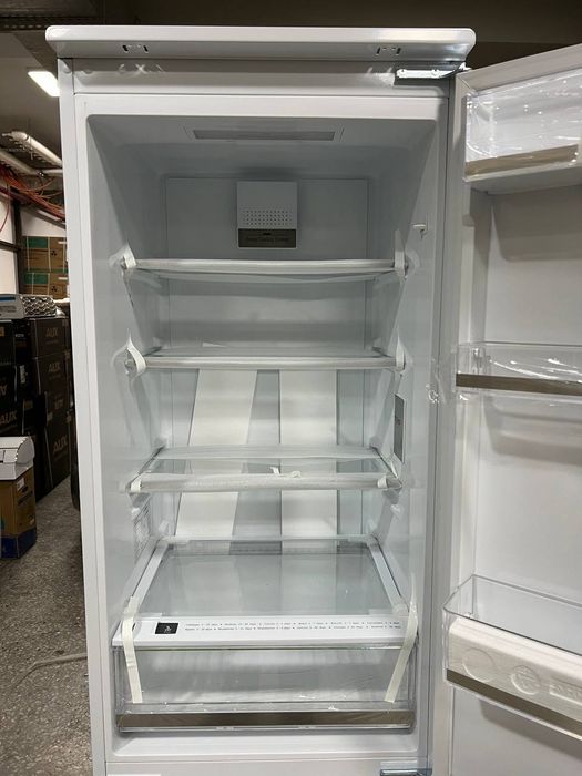 встраиваемый холодильник / O'rnatiladigan holodilnik. Boshqa turdagila