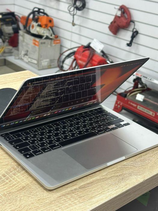 MacBook pro M2 2022 8/512(TM79)
