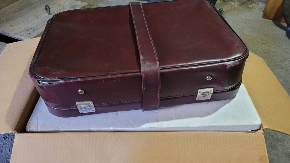 Продам чемоданы производство СССР