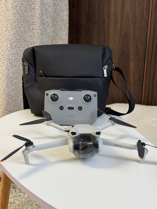 Дрон DJI.