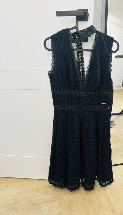 Рокля Guess черна дантелена