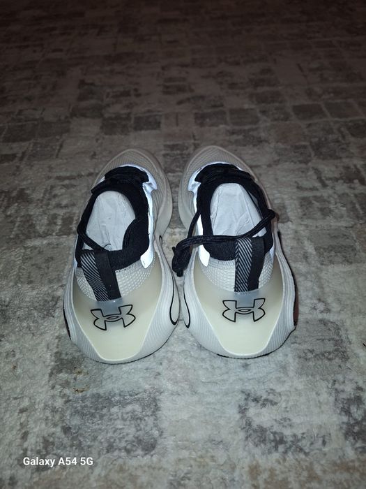 Adidasi Under Armur noi 39