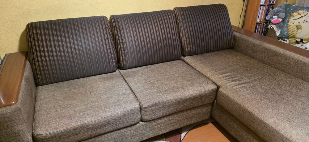 Продам диван угловой
