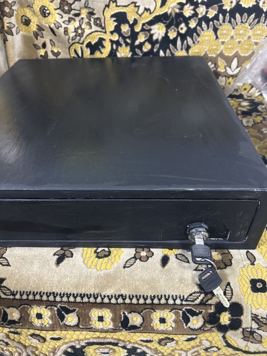 Денежный ящик б/у