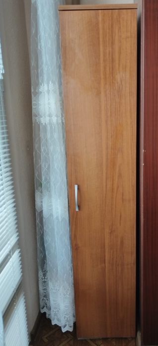 Еднокрилен гардероб