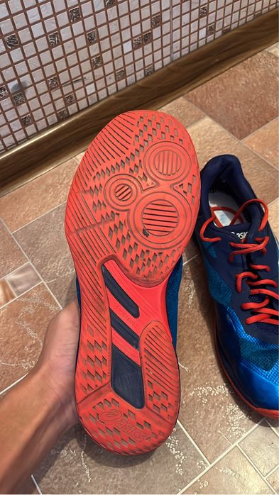 Волейбольные кроссовки asics
