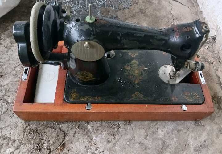 Стара руска шевна машина
