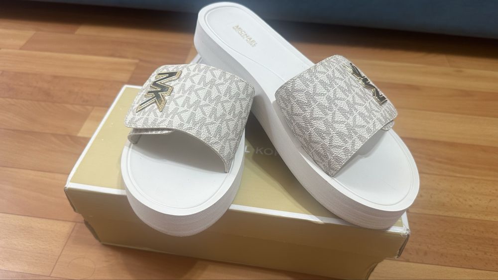 Оригинал Шлепанцы Michael Kors бежевый