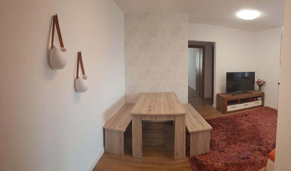 Închiriez apartament 3 camere