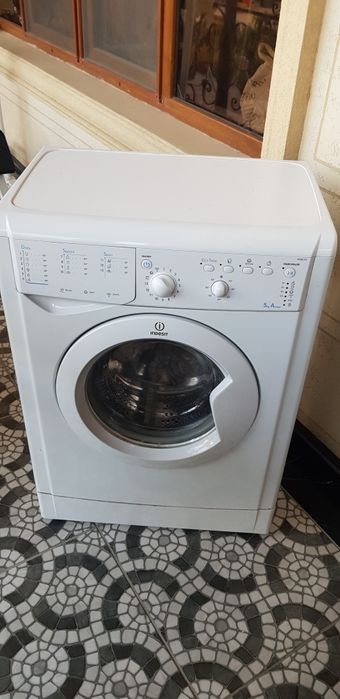 Стиральная машинани индезит
