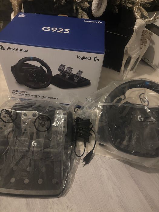 Set Gaming Volan și pedale Logitech G923 TrueForce PS5 PS4 & PC nou