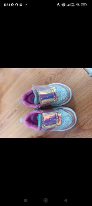 Adidași Sketchers și Adidas Nr 21